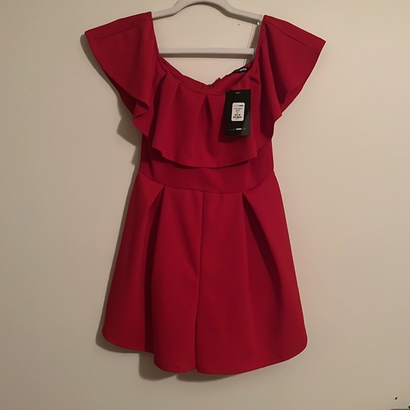 Red off shoulder romper - Picture 4 of 5